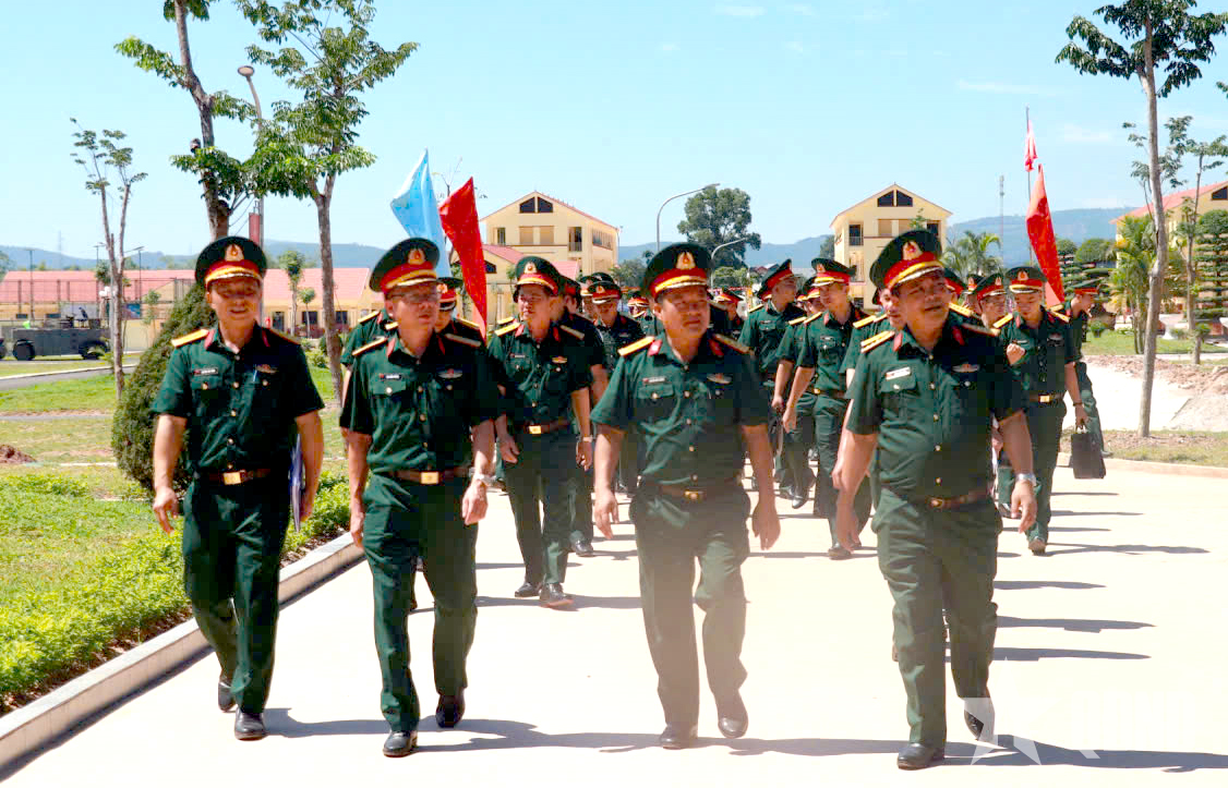 Đoàn công tác Học viện Chính trị tham quan, nghiên cứu thực tế tại Trung đoàn 48 (Sư đoàn 390, Quân đoàn 12)